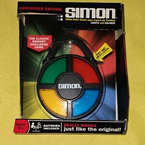 Hasbro Simon Carabiner Edition - Red, Green, Blue, Yellow